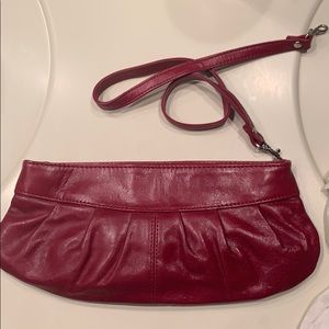 Red Aldo clutch